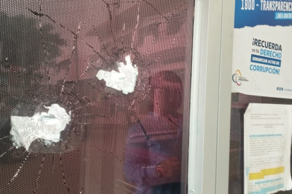 Así quedaron las paredes de la Notaría tras el crimen del pasado 16 de mayo, en Playas.