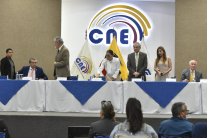 Tras la decisión, los vocales de la CNE y jueces del Tribunal Contencioso Electoral se reunieron.