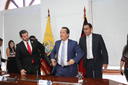 Tiempo. Es menor para realizar obras y emitir decretos útiles para el país.