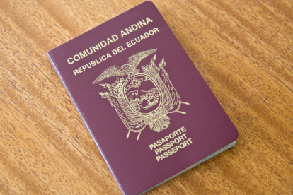 Foto referencial del pasaporte ecuatoriano.
