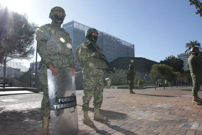 La sede de la Asamblea Nacional está desde ayer resguardada por militares y policías