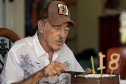 Una de las últimas imágenes del actor en las que se lo aprecia con una imagen deteriorada.