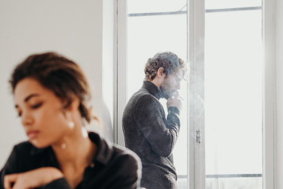 Afectos. A veces uno o incluso ambos no están disponibles emocionalmente para la relación de pareja.