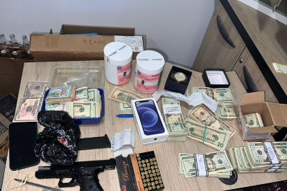 El tipo de armamento tiene similares características a los usados en el ataque en la sala de velación