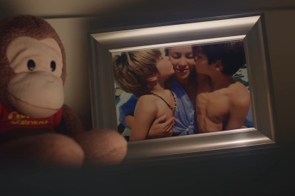 Shakira junto a sus dos hijos, Sasha y Milán, en el vídeo de Acróstico.