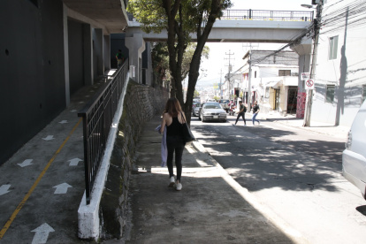 Desolado. En esta calle se reportan los asaltos bajo modalidades de engaño, que usan los delincuentes para captar la atención de los estudiantes