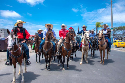 Caballos. La foto recoge la cabalgata de los festejos de mayo de 2022.