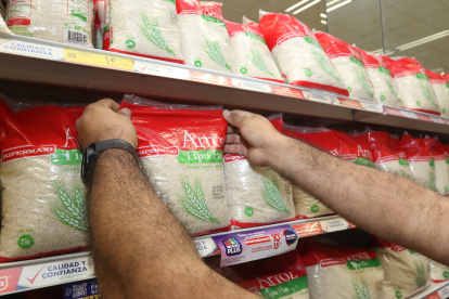 Los clientes ahora buscan marcas blancas en los supermercados para ahorrar.