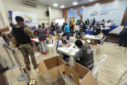 Imagen referencial para graficar este artículo. Corresponde al reconteo de votos en la Delegación Electoral del Guayas, como parte de las seccionales de febrero pasado.