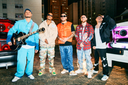 Se espera que los artistas estrenen una tercera canción juntos