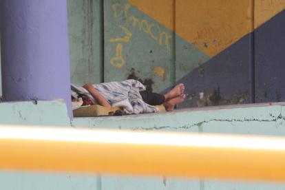 Denuncias. Residentes de La Vicentina señalan que el puente de la Velasco Ibarra se ha convertido en ‘dormitorio’ para personas en situación de calle.