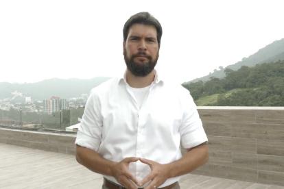 El empresario y experto de seguridad anunció su candidatura a través de un video de Twitter