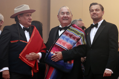 Yancey Red Corn, Geoffrey Standing Bear y Leonardo Dicaprio.