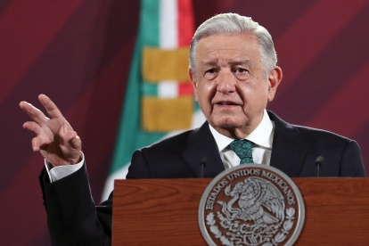 El presidente de México, Andrés Manuel López Obrador, habla durante una rueda de prensa hoy, en el Palacio Nacional, en Ciudad de México. (México)