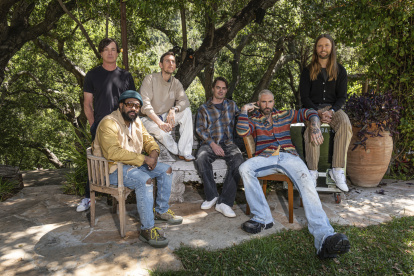 Está por confirmarse las fechas de una gira que iniciará el próximo año.