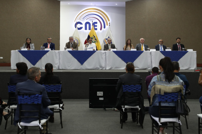 El Consejo Nacional Electoral de Ecuador durante una rueda de prensa, en Quito (Ecuador).