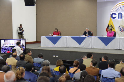 El CNE recibe observaciones de las organizaciones sociales.