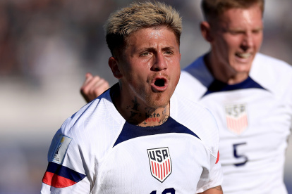 Diego Luna celebra tras marcar el primer gol de los norteamericanos