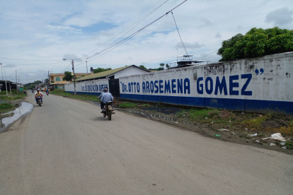 En algunas escuelas como la de la parroquia Junquillal, de Salitre, las aguas han bajado y esto ha permitido las clases presenciales.