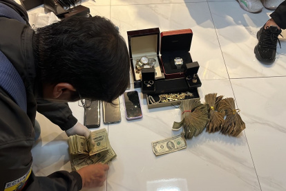 Caso. La Fiscalía presentó como evidencias una parte del dinero hallado.