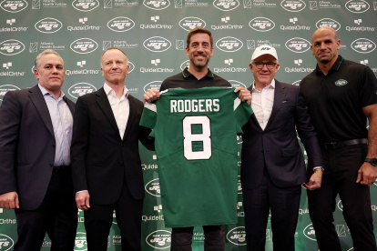 Rodgers llega esta temporada a los Jets y ya es la camiseta más vendida.