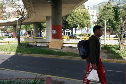 En este espacio se ubican personas en situación de calle para pasar las noches.