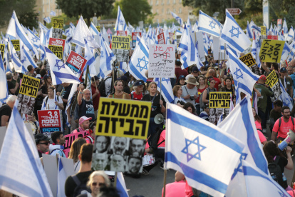Jerusalem. Cientos de personas protestan contra los votos del presupuesto estatal del gobierno de Netanyahu
