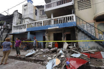 La fachada de la estructura quedó afectada a causa de la explosión.