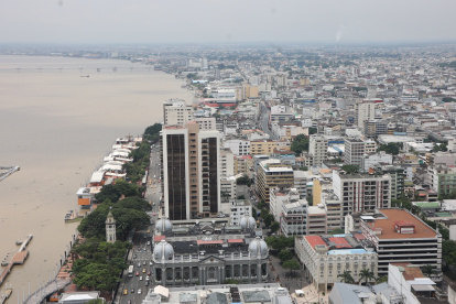 El centro. Es la zona de Guayaquil donde hay más edificaciones.