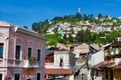Quito, la capital de Ecuador, se ubica en la altura de las laderas de los Andes a 2,850 m.