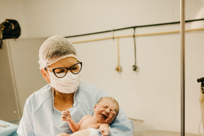Hallazgo. Se han detectado once compuestos químicos  se transfieren entre la madre y el bebé a través del cordón umbilical.