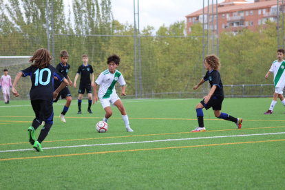 Fadel (de blanco) tiene 12 años y actualmente milita en el Rayo Alcobendas FC.