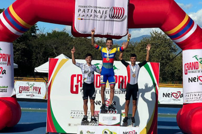 Bolaños (c) le dio al país dos medallas de oro en la categoría sénior del campeonato.