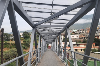 Esta semana se habilitó el puente peatonal en Pomasqui.