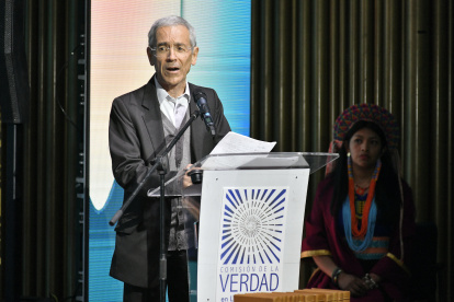 Bogotá. El padre Francisco de Roux, en el acto de entrega.