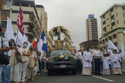 . Habitantes de distintos cantones se han concentrado en el sitio.