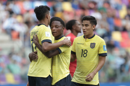 El elenco ecuatoriano (amarillo) aplastó 9-0 a su similar de Fiyi, en el cierre del Grupo B del Mundial sub-20.
