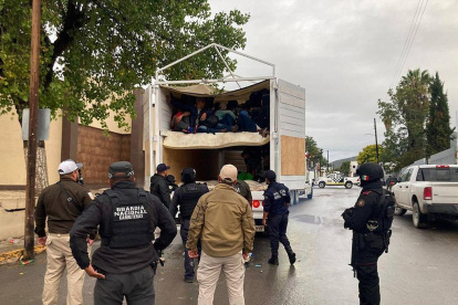 Inmigrantes hacinados en un camión en México en una imagen de archivo