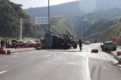 El paso hacia el norte de la provincia de Pichincha se volvió caótico pasadas las 13:00 de ayer.