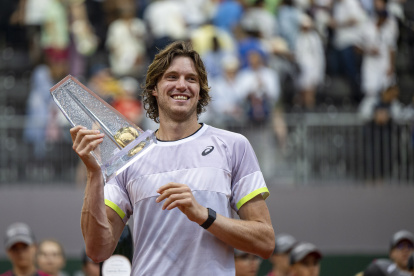 El chileno de 27 años es actualmente # 35, a diferencia de Dimitrov (#29).