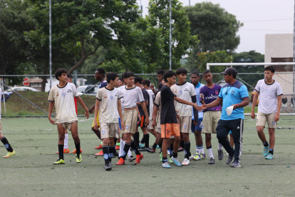 Rezo. Luego de cada  práctica, el equipo da las gracias a Dios por un nuevo día de trabajo. Suelen sortearse al jugador que lidere el rezo.