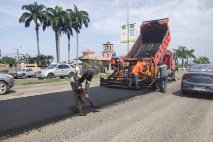 Los trabajos de bacheo comenzaron aproximadamente hace tres días.