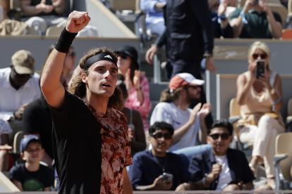 Stefanos Tsitsipas venció a Jiri Vesely por parciales 7-5, 6-3, 4-6 y 7-6 (7).