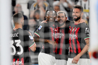 Olivier Giroud celebra el único tanto del partido con el Milan.