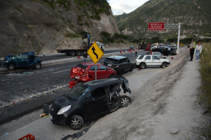 Panorama. Una escena surreal se vivió por varias horas en la Panamericana, a la altura de Guayllabamba.