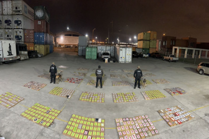 Evidencia. En el puerto marítimo de Guayaquil se evitó el envío de droga hacia España.