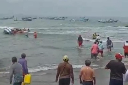 El fuerte oleaje provocó que la embarcación se vire y la víctima cayó al mar