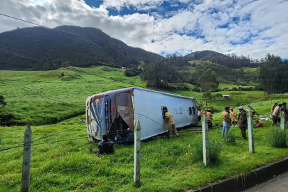El accidente sucedió en la vía Cuenca-Cumbe-Loja.