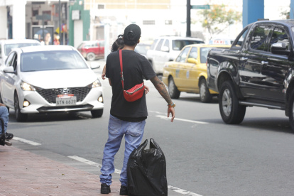 Referencial. Un gran porcentaje de deudores de alimentos son padres que están sin trabajo o trabajan esporádicamente. Otros viven del comercio informal.