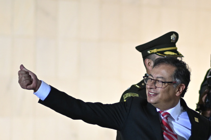 El presidente de Colombia, Gustavo Petro, llega para participar en la cumbre suramericana hoy, en el palacio de Itamaraty, sede de la cancillería brasileña, en Brasilia (Brasil). EFE/ André Borges